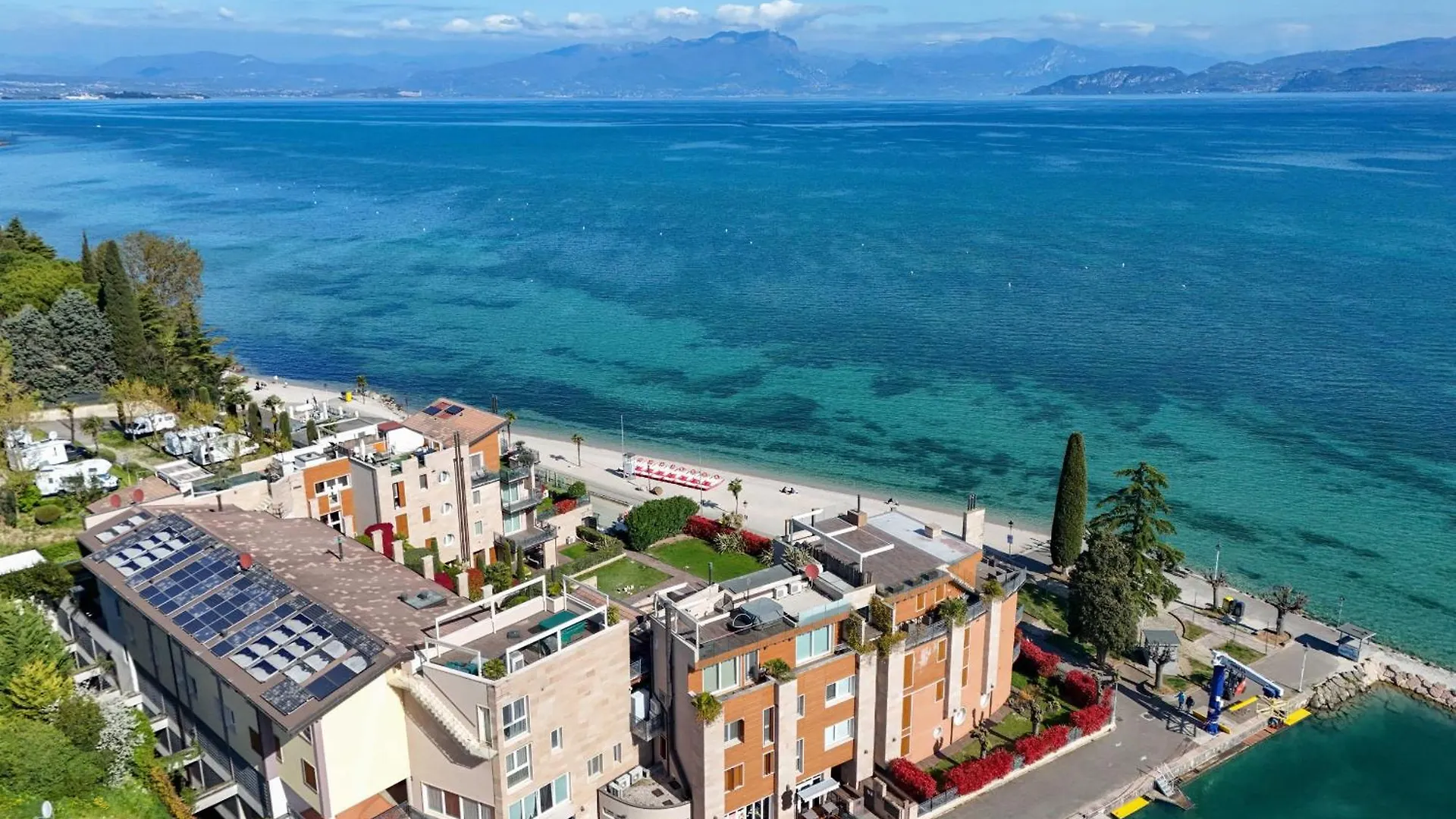 Mgh Luxury - Residenza La Perla Peschiera Lakefront Peschiera del Garda 0*,  Italia